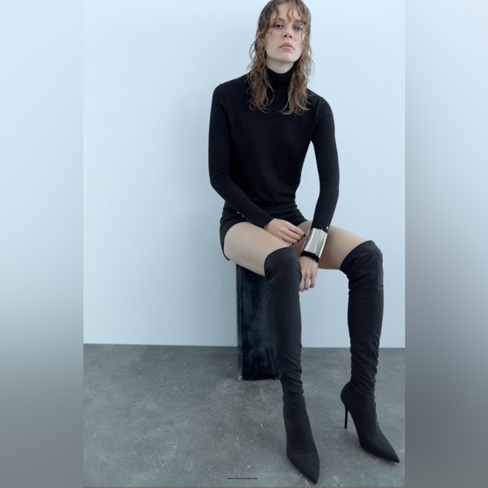 ✨SALE✨ ZARA MESH OVER-THE-KNEE BOOTS
✨SALE✨